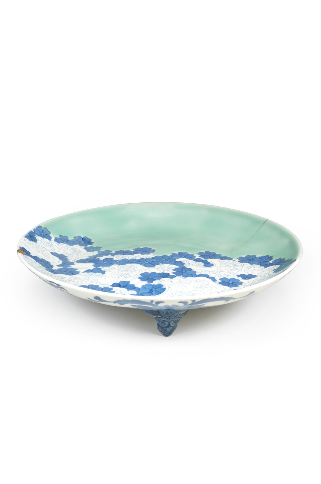 A RARE TRIPOD LARGE NABESHIMA DISH, Edo period (1615-1868), late 17th/early 18th century, 6.8cm x 28.8cm (2 5/8cm x 11¾in). A RARE TRIPOD LARGE NABESHIMA DISH, Edo period (1615-1868), late 17th/early 18th century, 6.8cm x 28.8cm (2 5/8cm x 11¾in).