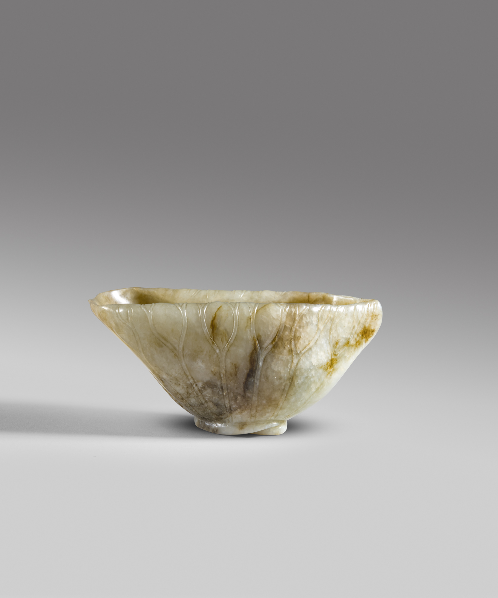 An exceptionally rare jade 'flower' cup (Song/Yuan dynasty, 10-14th century)