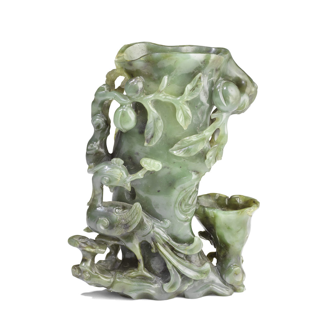 A spinach jade 'trunk' vase, 18th-19th century