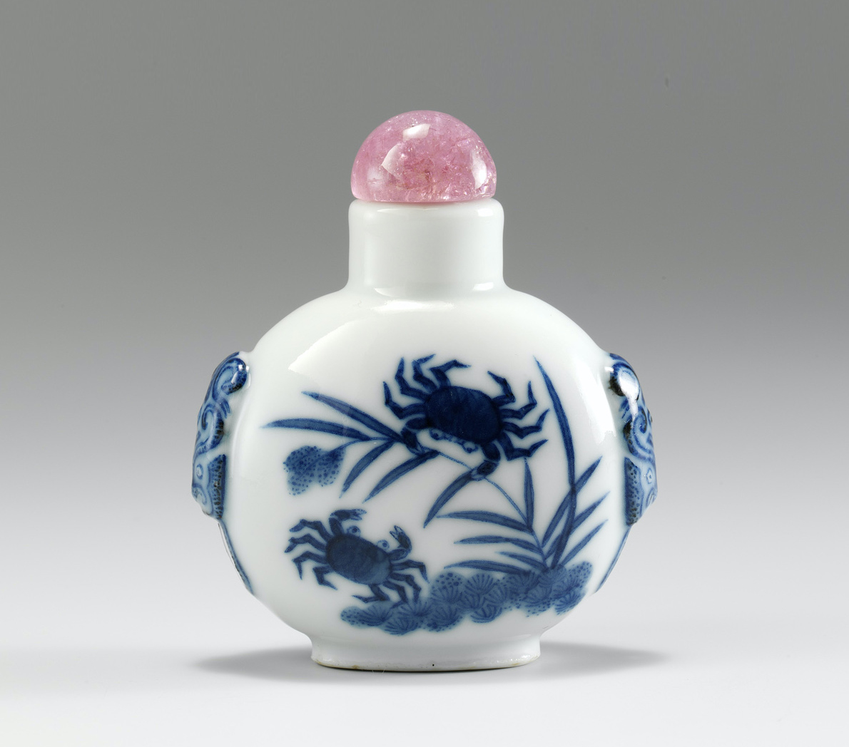 Blue and white porcelain with crabs and birds, 1820-1850