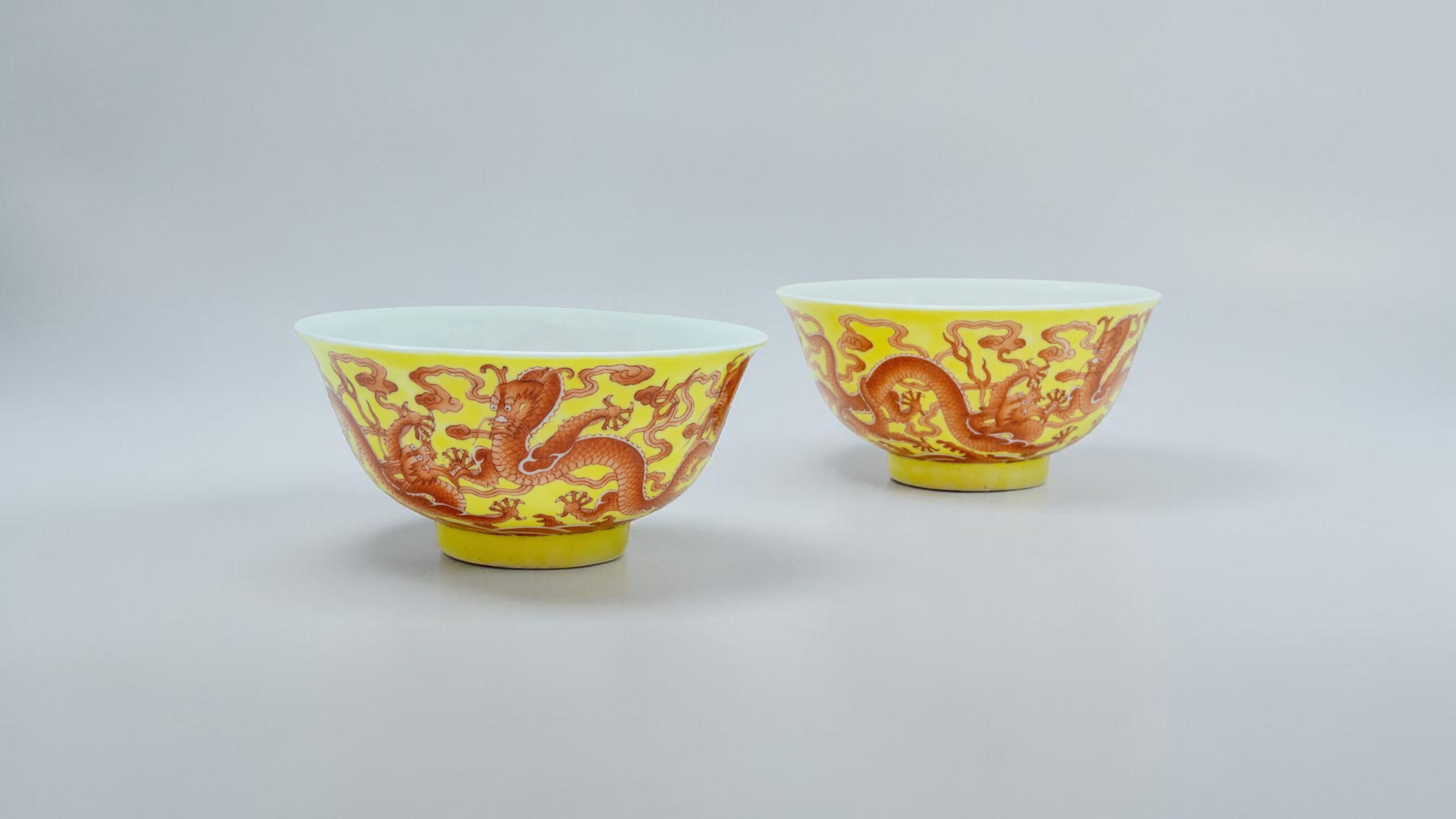 A PAIR OF EXTREMELY RARE YELLOW-GROUND AND IRON-RED 'DRAGON' BOWLS, QIANLONG SEAL MARK AND OF THE PERIOD PROVENANCE: From a Private English Family Collection, acquired before 1970 ESTIMATE: £40,000 - £60,000 FINE ASIAN ART - 18 MAY