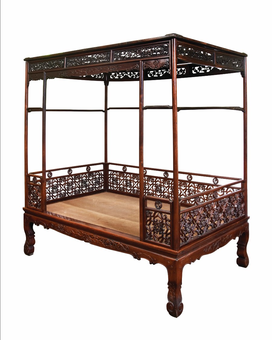 Rare 6 post bed resized Rare 6 post bed resized