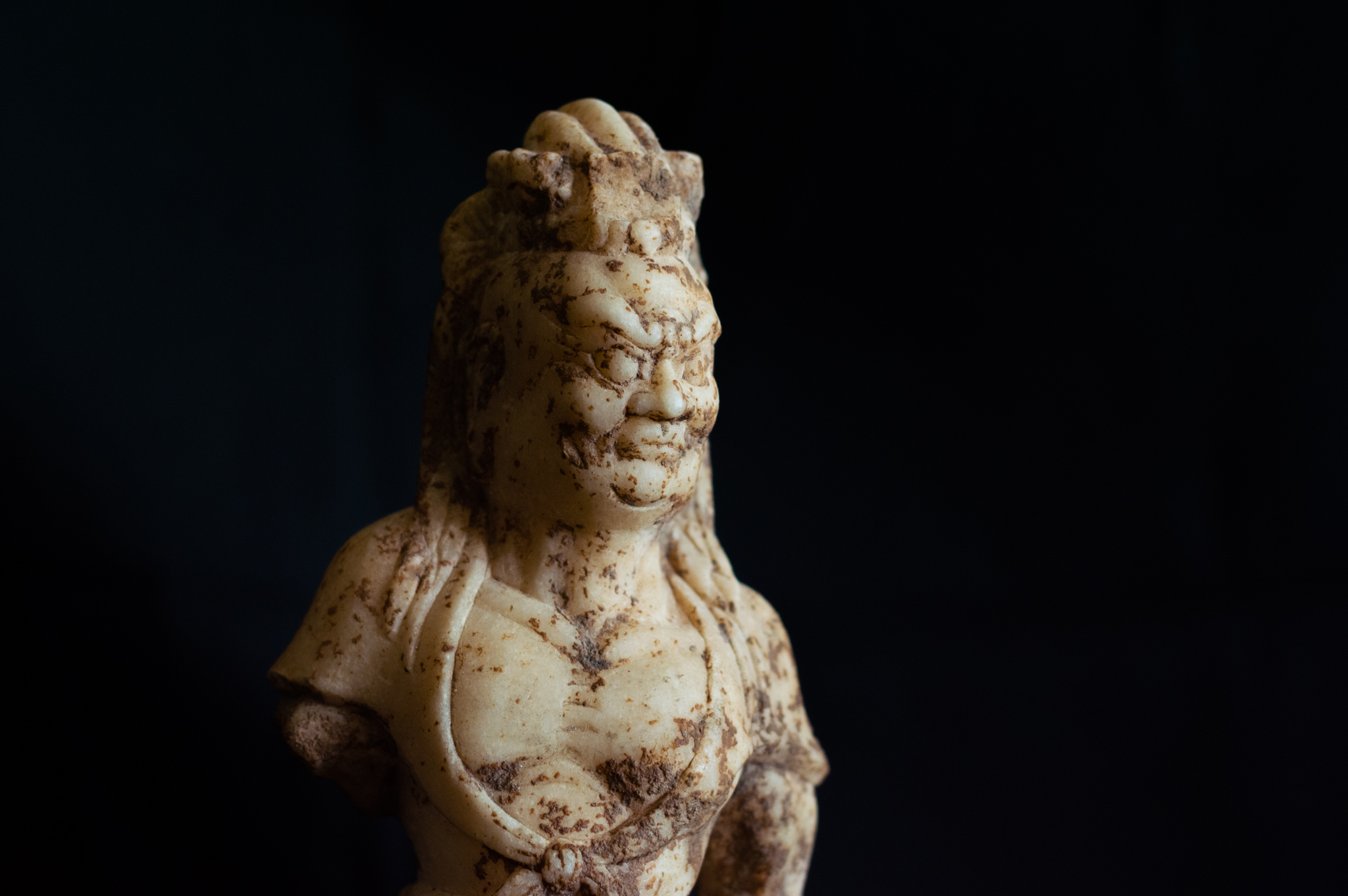 MARBLE BUDDHIST GUARDIAN ​唐代漢白玉金剛力士 Tang dynasty (618 - 907 CE) 34.5 cm high