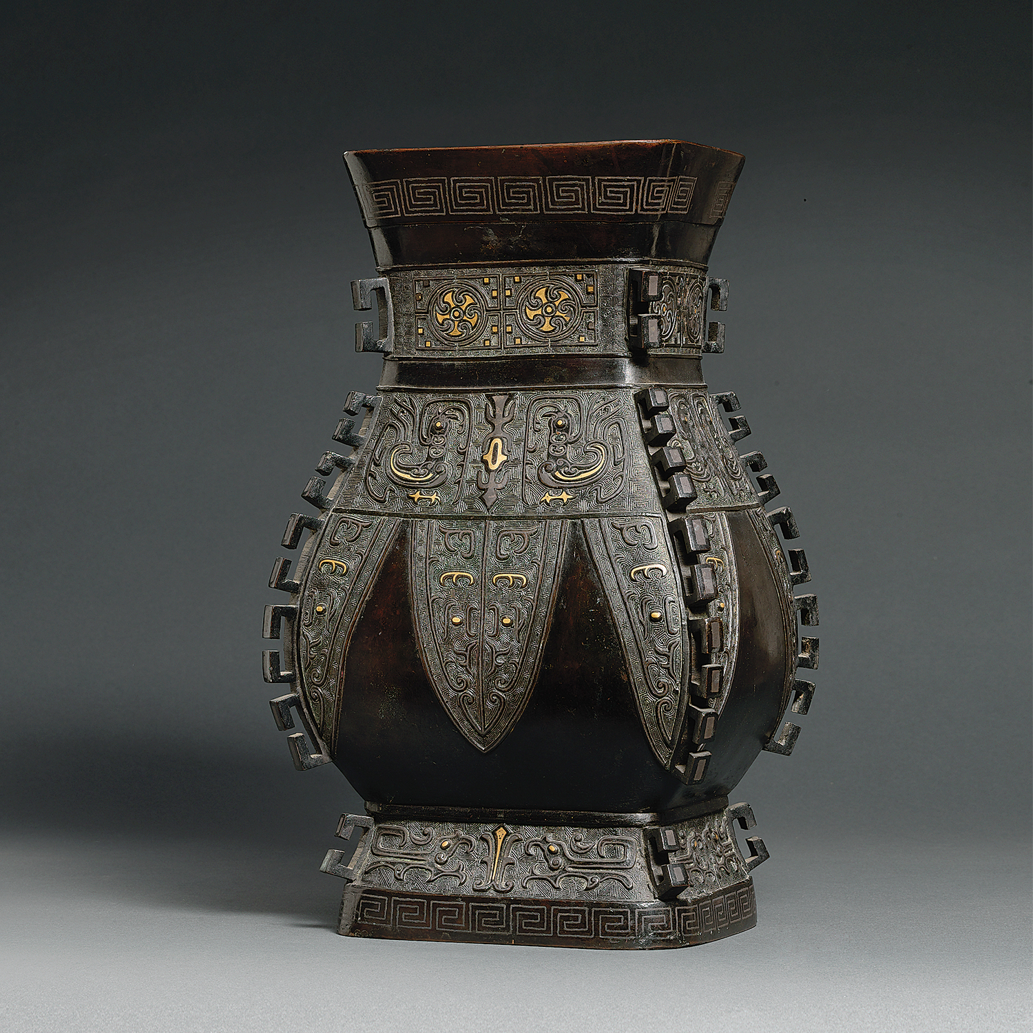 Slaats-Fine-Art-An-archaistic-silver-and-gold-inlaid-bronze-vessel,-‘Fanghu’-(Qing-Dynasty,-18-th-century)
